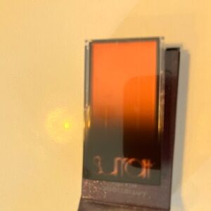 Suratt blush in peaches